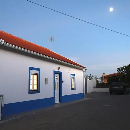 Casa Dos Rouxinois - With Patio & Barbecue Βίλα